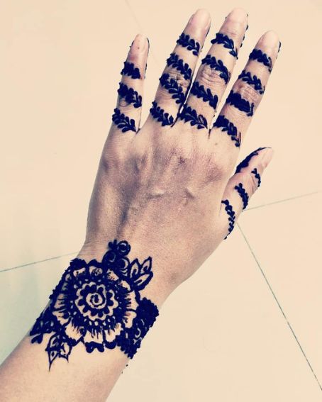 Single Flower Bracelet Mehndi Design