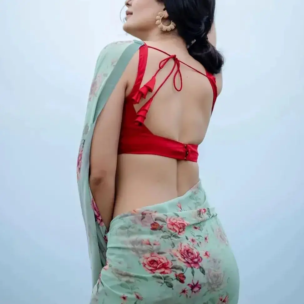 Stunning Back Less Blouse Designs for Lehenga Saree