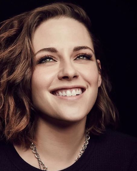 Kristen Stewart Wavy Bob Haircut