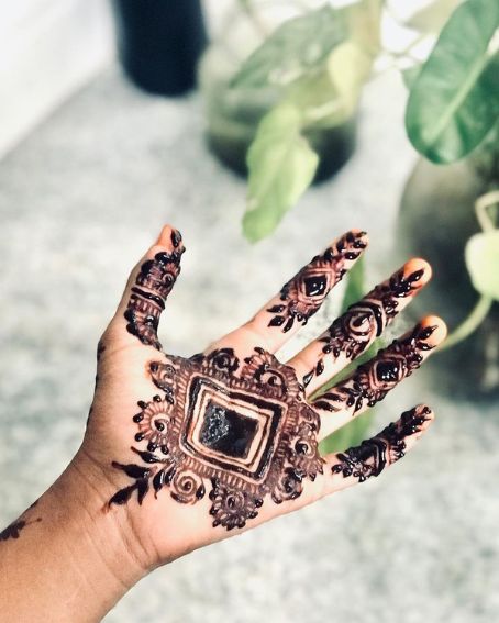 Easy Diamond Shape Mehndi Design