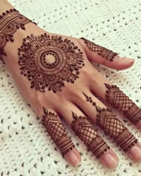 Wonderful Bracelet Mehndi Design With Simple Pattern