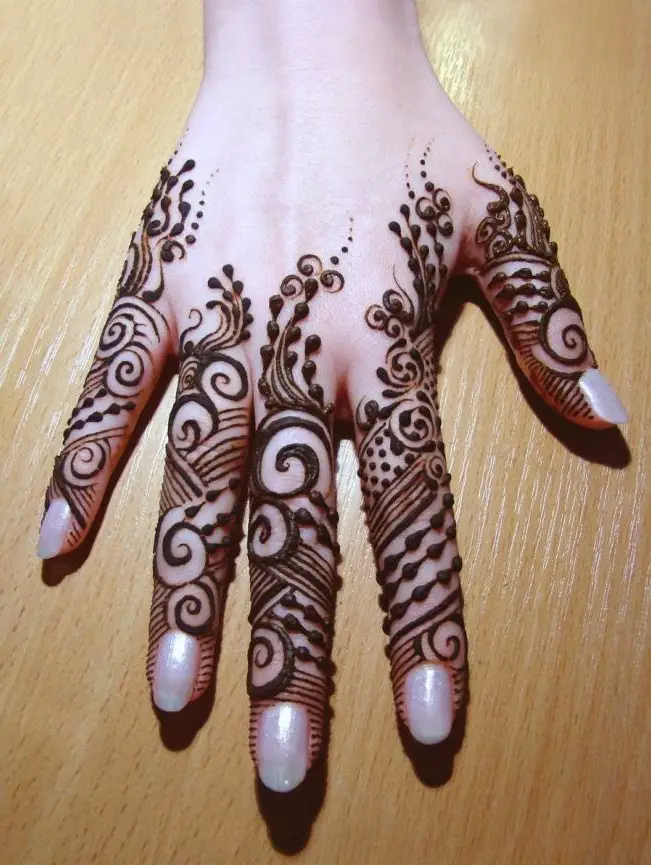 back hand fingers mehndi design