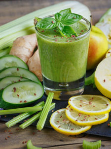 celery ginger parsley apple cucumber smoothie