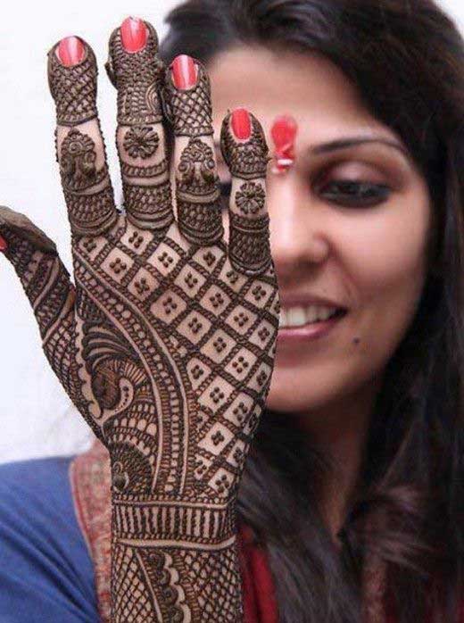 Latest and Stylish Floral  Mehndi Designs For Hands