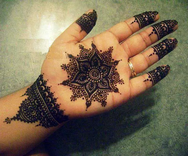 Latest And Stylish Floral Mehndi Designs For Hands