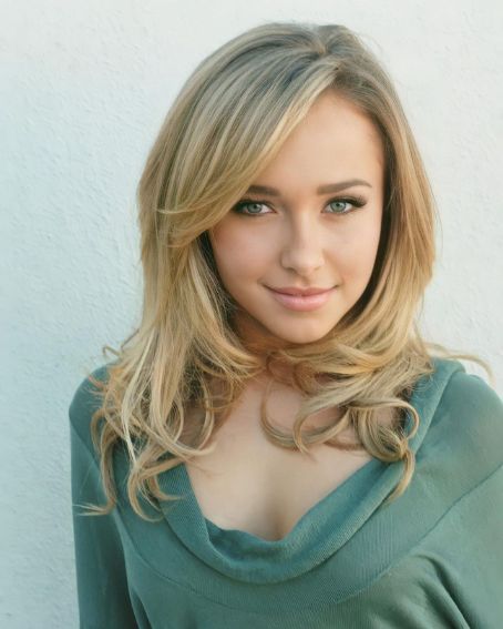 Hayden Panettiere  Medium Layered Haircuts