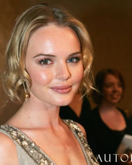 Kate Bosworth's Middle-parted Short Messy Waves Hairstyle