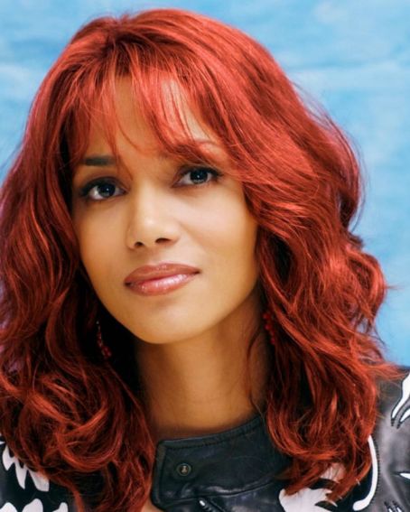 Halle Berry Medium Layered Haircuts