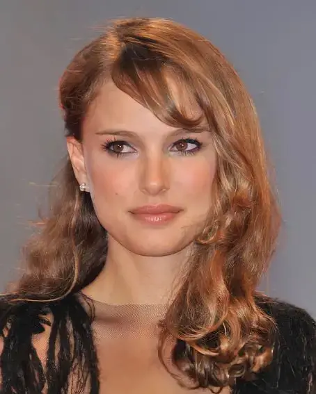 Natalie Portman Medium Hairstyles for Round Faces