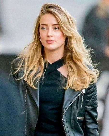 Amber Heard Medium Blonde Hairstyles