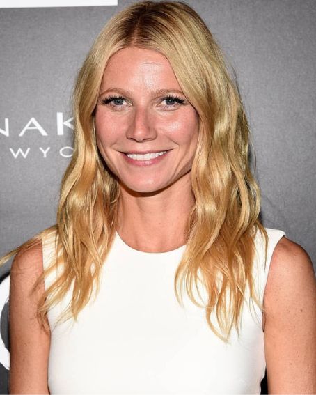 Gwyneth paltrow Medium Blonde Hairstyles