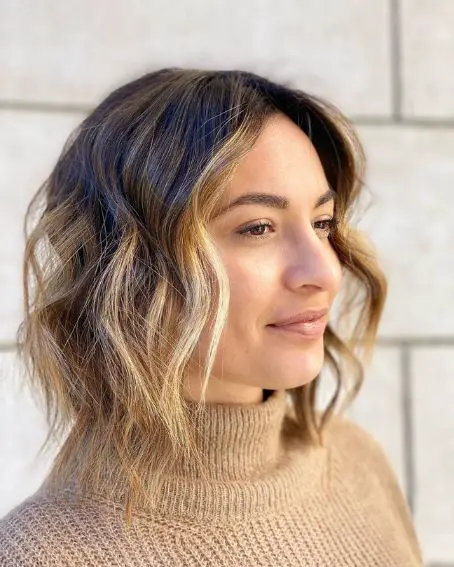 Messy Bob With Loose Waves Hairstyle
