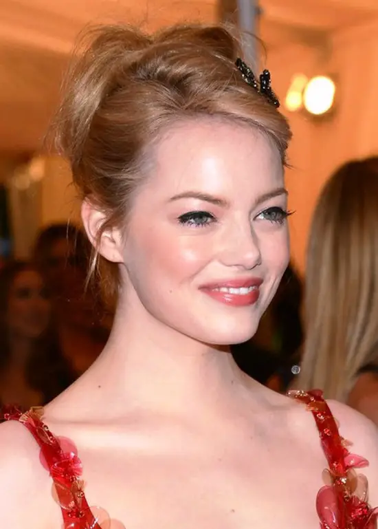 41 Stunning Emma Stone Hairstyles and Haircut Styles to Inspire You