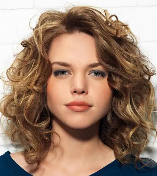 26 Best Medium Curly Hairstyles for Every Occasion