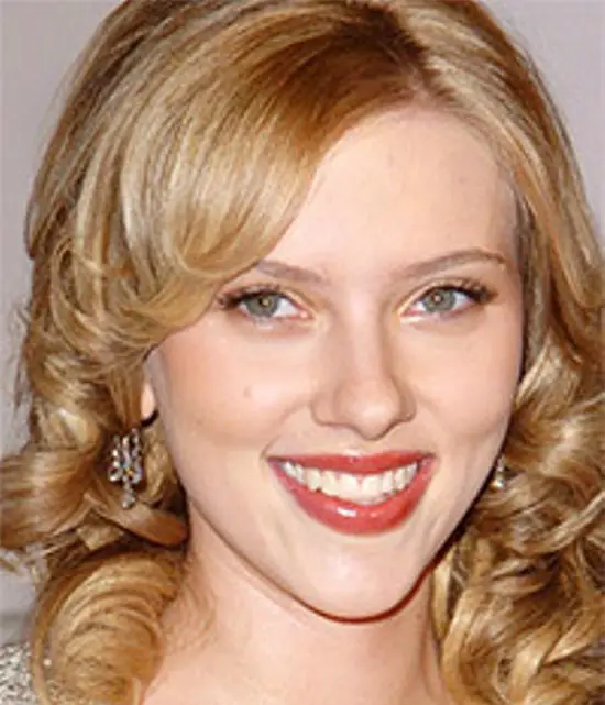 Scarlett Johansson Medium Curly Hairstyles