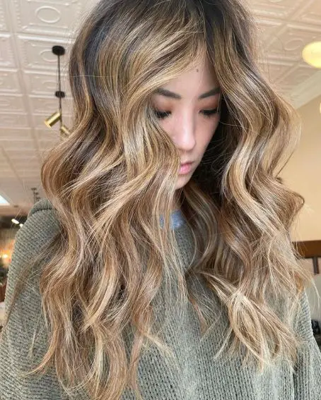 Golden Beige Flipped-out Long Hair