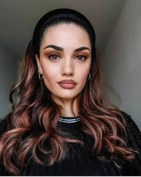 Black Rooted Copper Wavy Hairstyle
