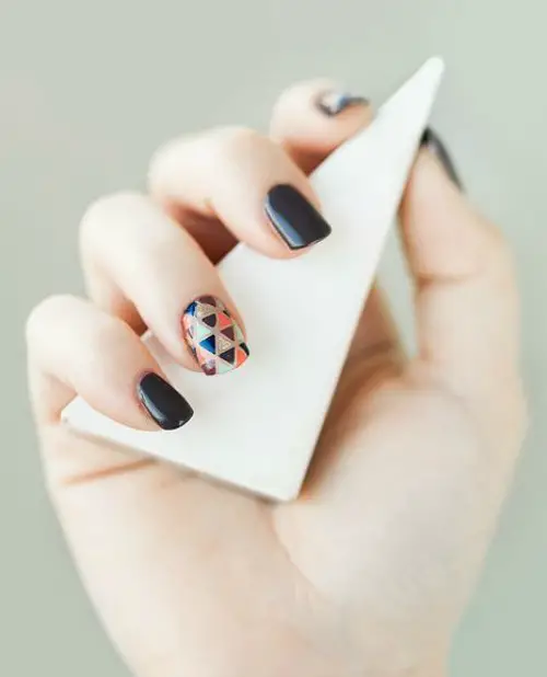 Minimalist strips Geometric Nail Art Design