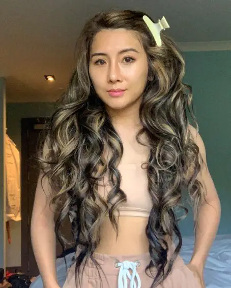 Long Messy Waves Hairstyle