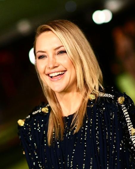 Kate Hudson Medium Straight Hairstyles