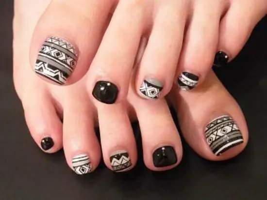 Black and White Tribal Toe Nail Art Design