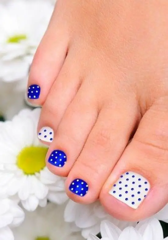 Blue and White Polka Dots Toe Nail Art Design