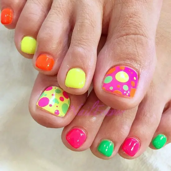 Colorful polka dots toe nail Art Design