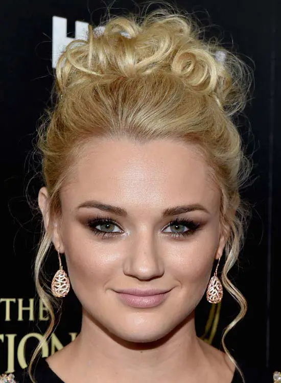 Hunter King curly prom hairstyle