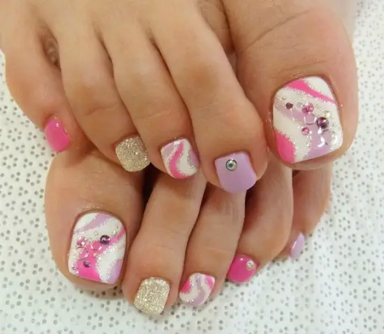 toe nail Art Decoration with stones