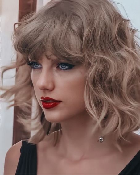 Taylor Swift In Short Hair With Bangs