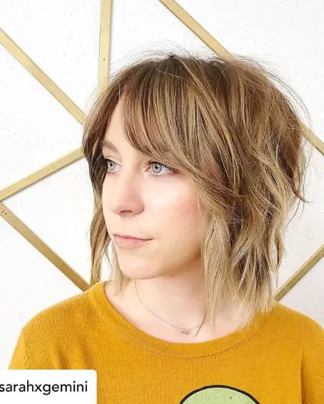 Blonde Short Wavy Hair With Fringes Hairstyle