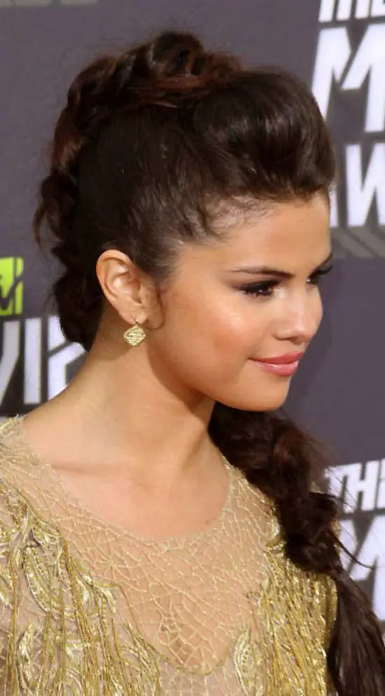 18 Selena Gomez Trendy Hairstyles & Haircuts Try it Today