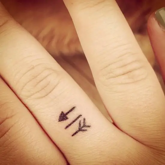 arrow small finger tattoo