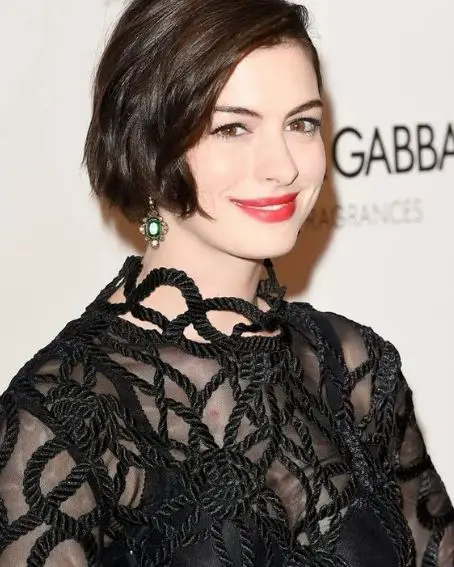 Anne Hathaway Wavy Bob Hairstyles