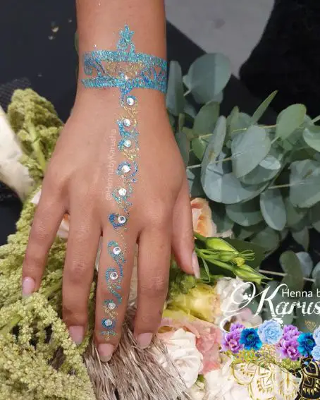 Glittering Henna Design With White Stone