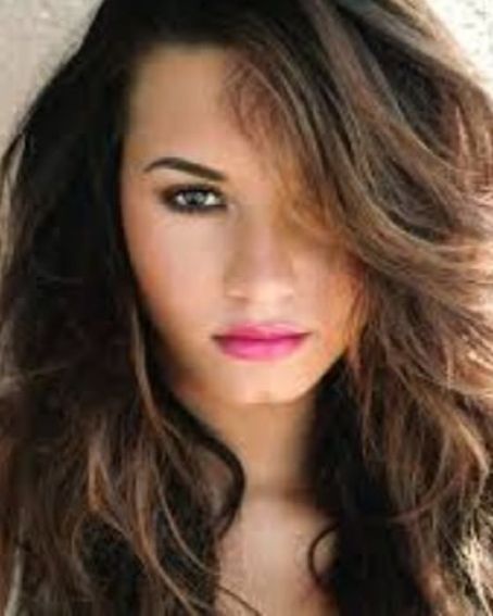 Demi Lovato’s Long Thick Hairstyle