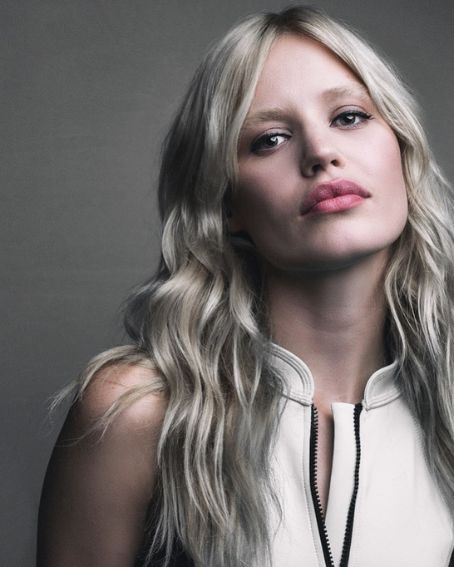 Georgia May Jagger Platinum Blonde Hairstyle