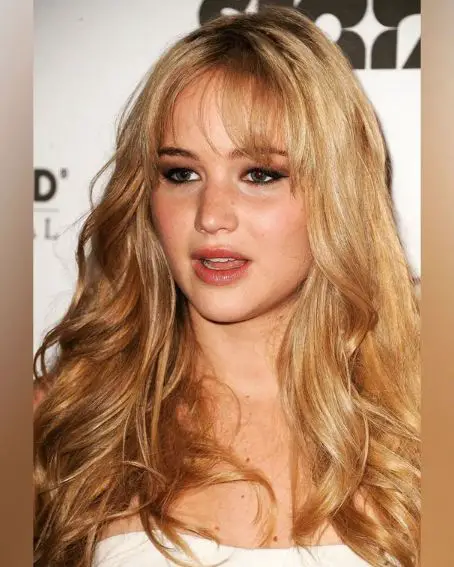 Jennifer Lawrence Blond Wavy Hair With Bangs