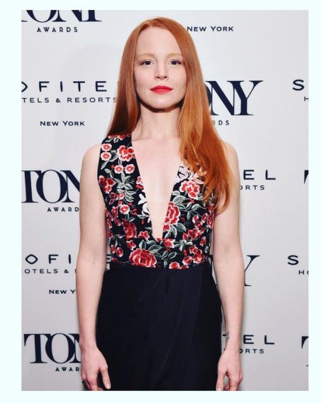 Gorgeous Lauren Ambrose In Straight And Sleek Hairstyle