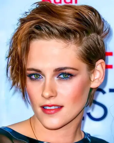 Kristen Stewart In Short Brown Hair Style