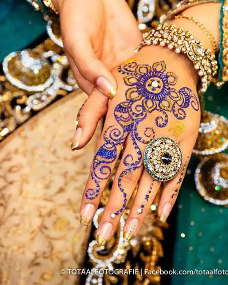 Backhand Glitter Mehndi Design