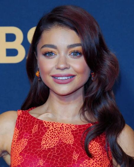 Sarah Hyland wavy Haircut