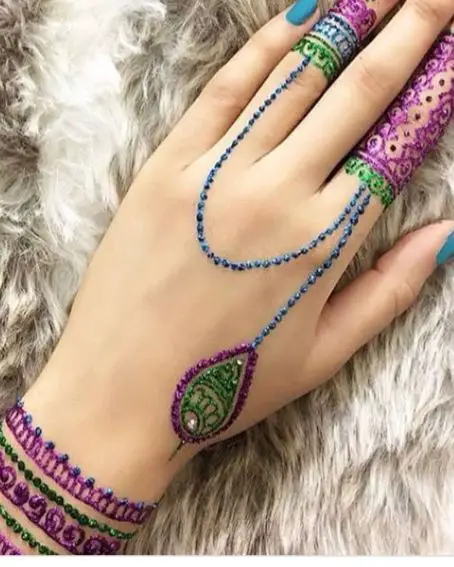 Simple Glitter Mehndi Design