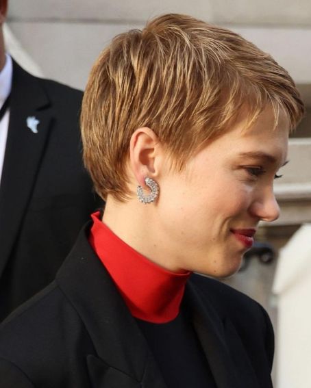 Léa-seydoux In Short Brown Hair Style