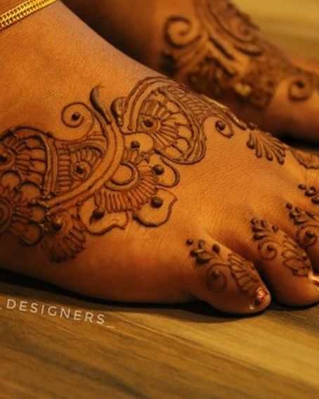 Beautiful Paisley Foot Mehndi Designs