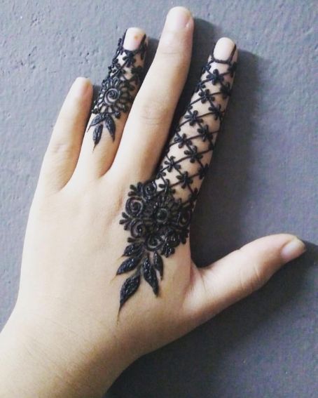 Black Henna Finger Mehndi Design