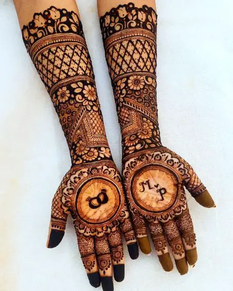 Circle Mehndi Design for Engagement