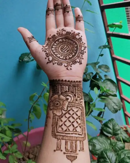 Circle Mehndi Design