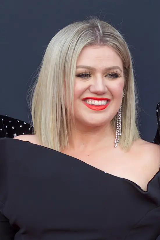 16 Kelly Clarkson Hairstyles That Will Give You A Fresh New Look