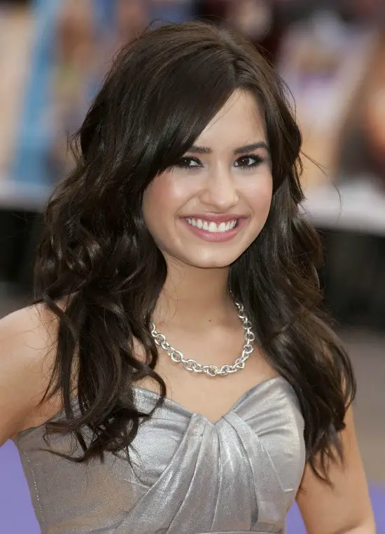 Demi Lovato Long Layered Wavy Hairstyle